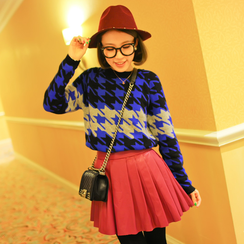 Free delivery Xiaoweitongxue 2013 spring bust skirt short skirt leather pleated skirt
