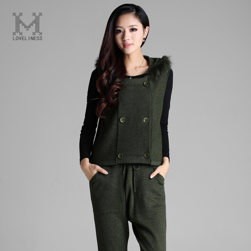 Free postage 2012 winter women's fashion cardigan sleeveless solid color slit neckline casual sweater set