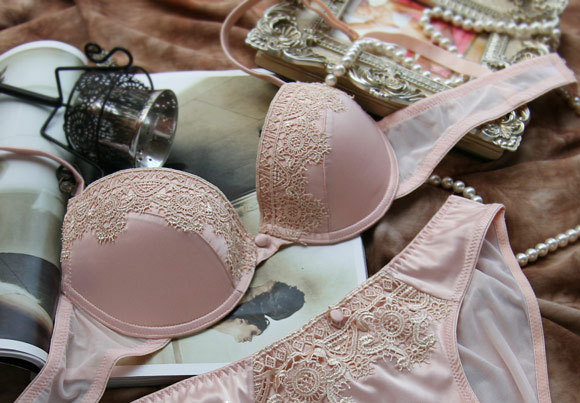 Free shipping! 2 fashion luxury baroque embroidery royal three-dimensional lace push up bra set ab cup