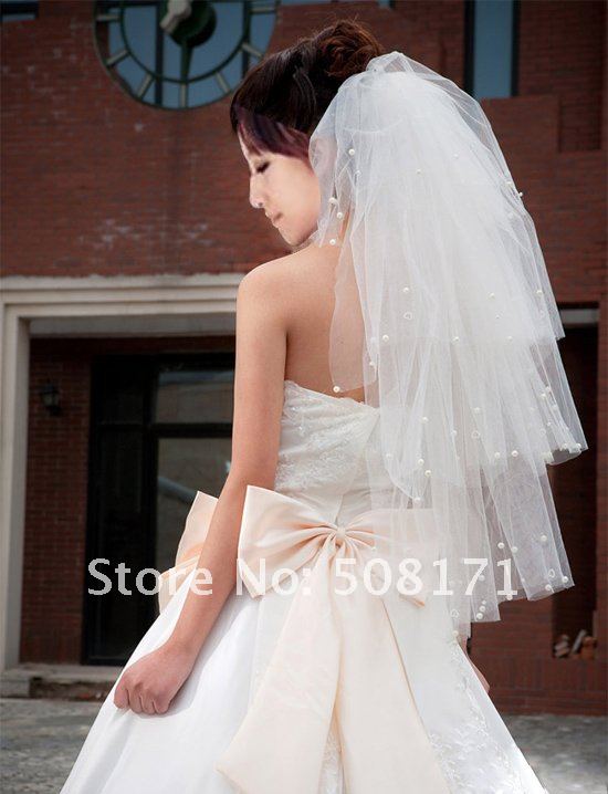 Free Shipping 2012 charm New Without Tags Applique Four Layer Bead White And Ivory  Wedding Veils Bridal Veils With Comb