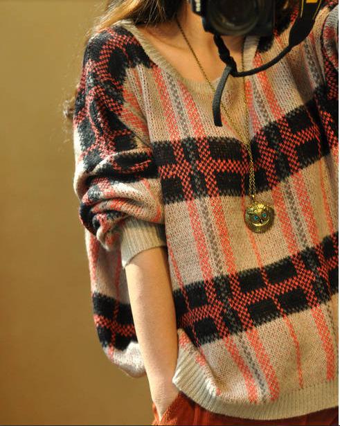 Free shipping 2012 Fashion autumn and winter new Retro fan leisure grid lines loose sweater ! X16364346636