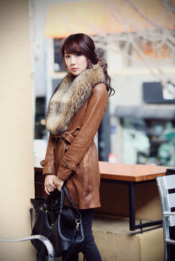 Free shipping/2012 Real raccoon fur collar long coat Slim detachable fur female jacket winter new leather women jacket