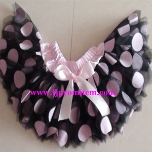 Free shipping! 2012 wholesales black Tutu,Boutique dancing kids Girl  Lace Pettiskirts with pink dots and ribbon
