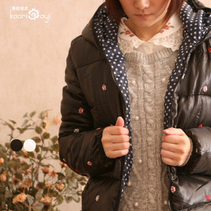 Free shipping 2012 women's embroidery dot thickening thermal with a hood wadded jacket