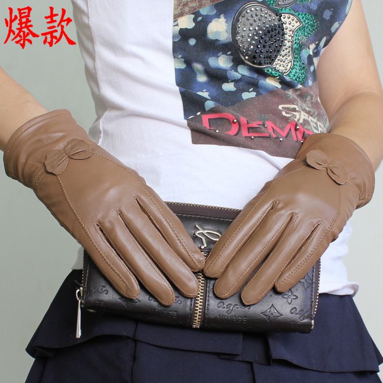 Free shipping!2012Bow women's genuine leather gloves  in winter