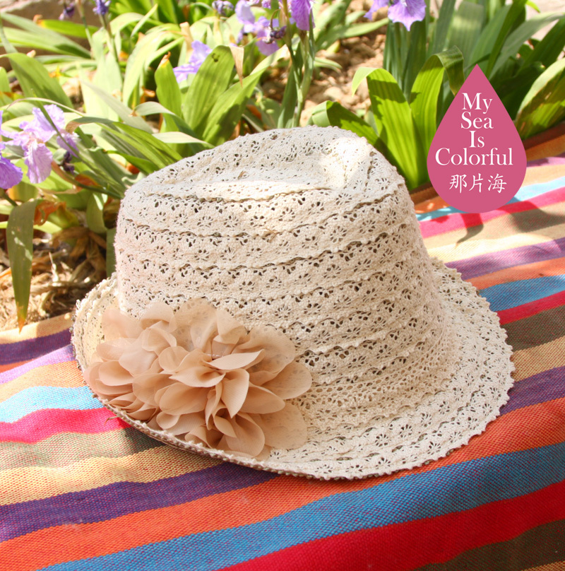 free shipping 2013 Summer female flower lace campaigners straw braid beach fedoras strawhat sunbonnet sun protection outdoor cap