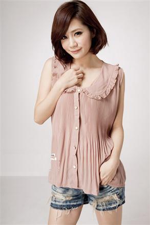Free shipping 2013 Summer sweet ruffle collar creased chiffon shirt women pleated vest blouses 3487FWG