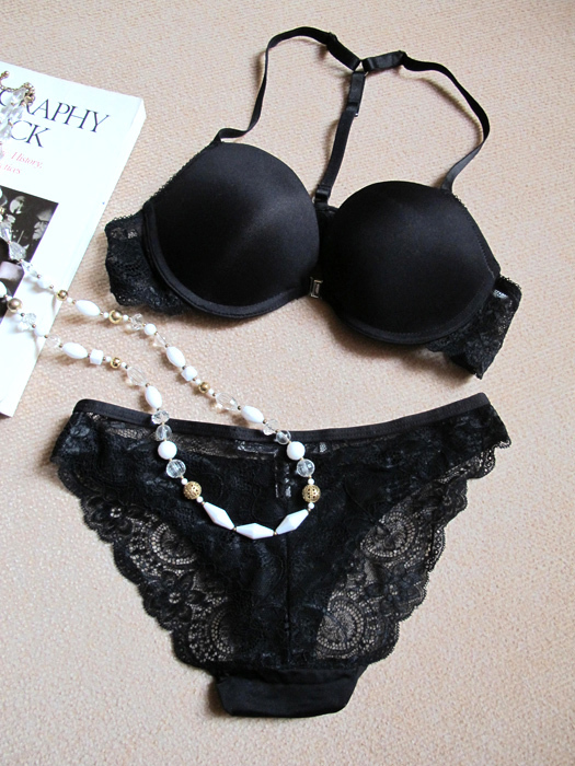 Free  shipping 2013 victoria front button type seamless lace underwear set bra set