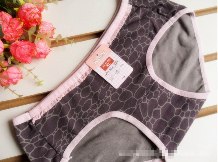 Free shipping!50pcs/lot Wholesale NEW Lady cotton Briefs(XL,HIPS90~105cm)