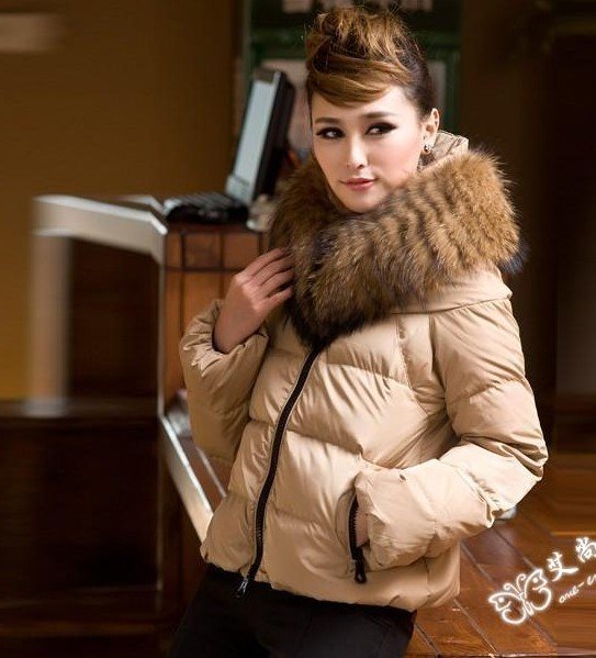 free shipping ! Big raccoon collars cultivate one's morality down jacket lady short style down jacket