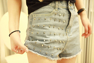 Free Shipping E 2013 women's fashion all-match rivet denim shorts c46 wholesale