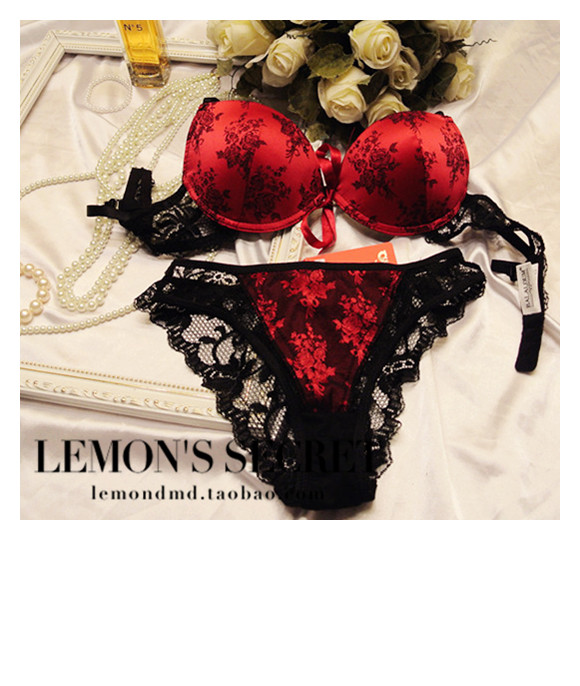 Free shipping Fashion luxurious and noble red satin lace satin print underwear bra set