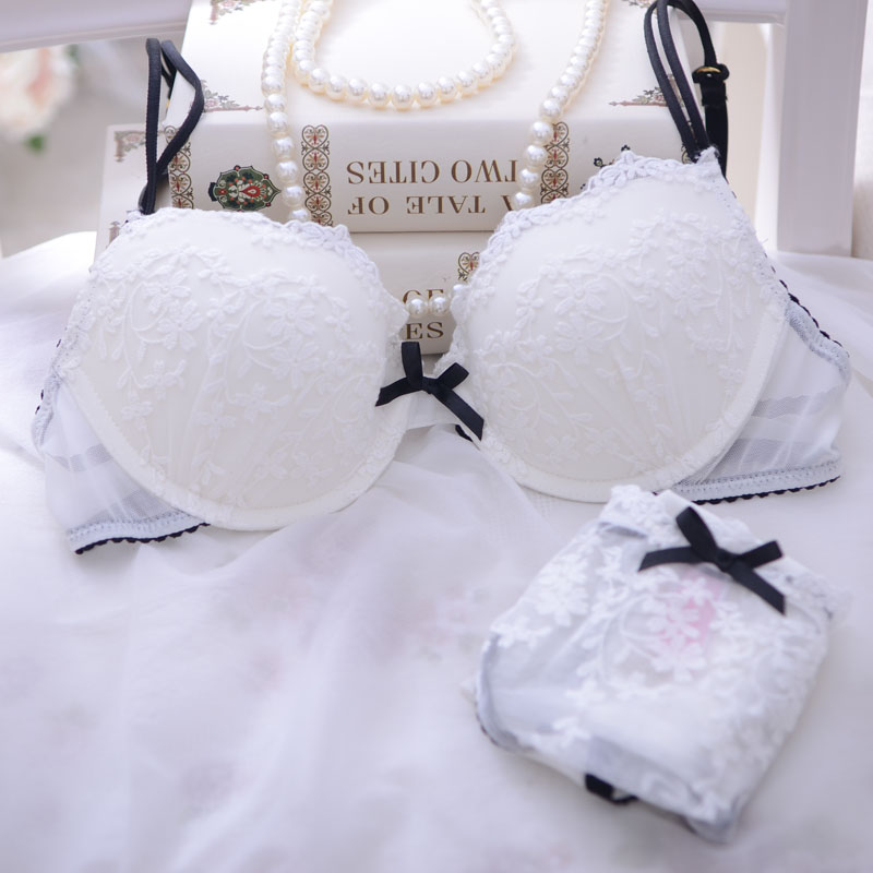 free shipping Fashion white V-neck deep lace bra underwear set women's thin noble bra