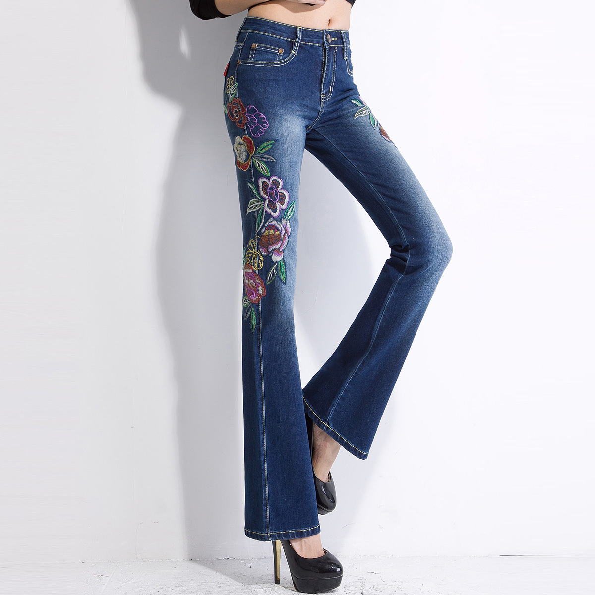 Free Shipping female retro hole butt-lifting jeans roll up exquisite color  embroidery washing weila pants3 - 3133