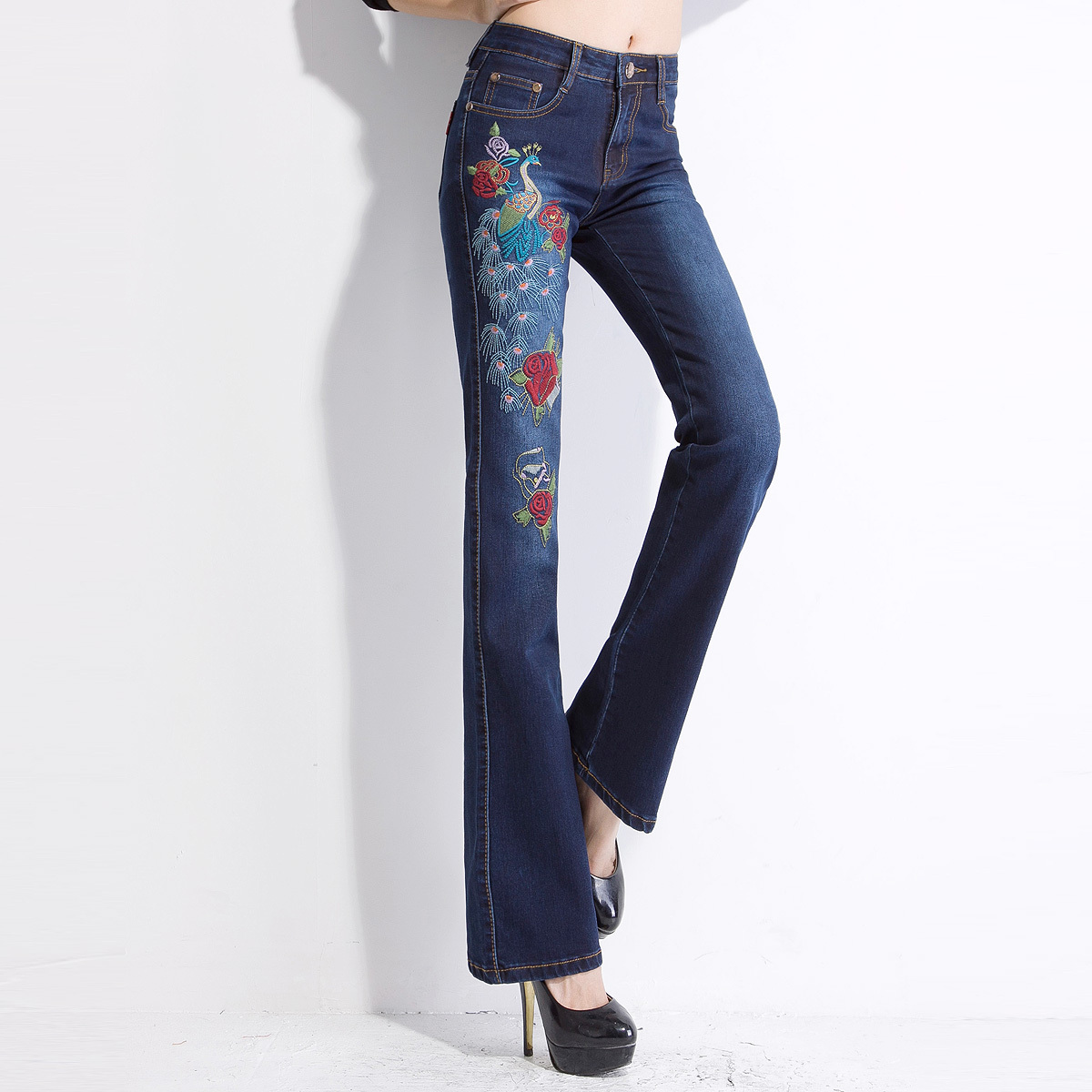 Free Shipping female retro hole butt-lifting jeans roll up  original design of female fashion folk style Weila peacock pants3150