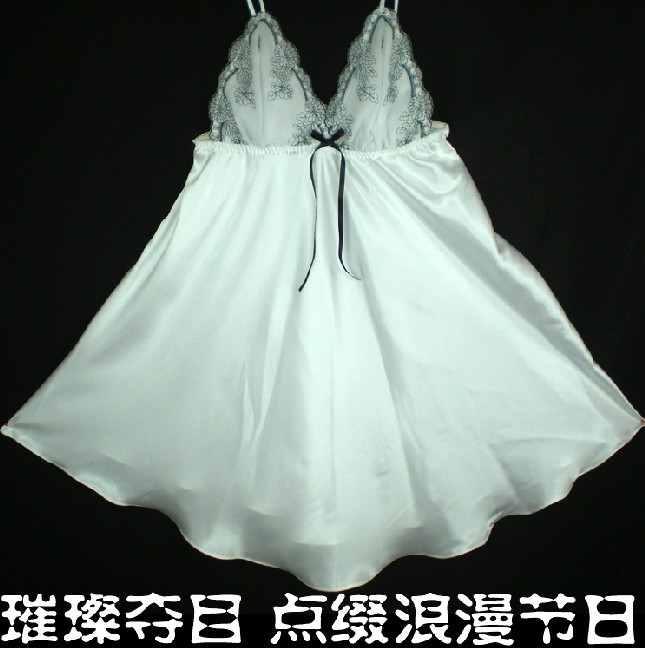 Free shipping intimate and sleepwear white nightgown expansion bottom spaghetti strap sexy female sleepwear lace satin plus size