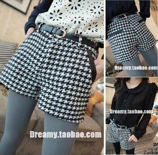 Free shipping Korean Fashion autumn and winter hot new women's Black and white plaid houndstooth brief patchwork woolen shorts