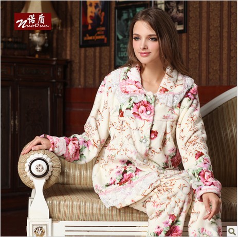 Free shipping + Ladies autumn and winter home clothes, thicker long-sleeved coral velvet cute pajamas set