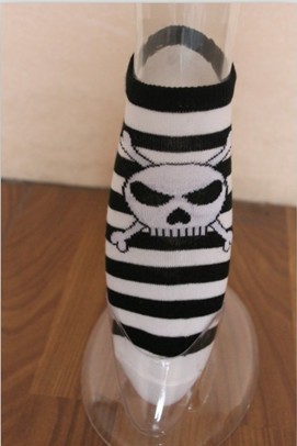 free shipping new fashion winter and spring warm woman and man  stylish skeleton head stripe ship-shaped socks black  5pcs