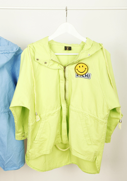 FREE SHIPPING Smiley medal loose batwing sleeve irregular sweep tooling trench