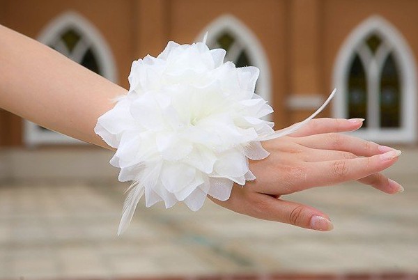 Free shipping Stock White Classic Bride wrist flowers Bridesmaid corsage for wedding jewelry