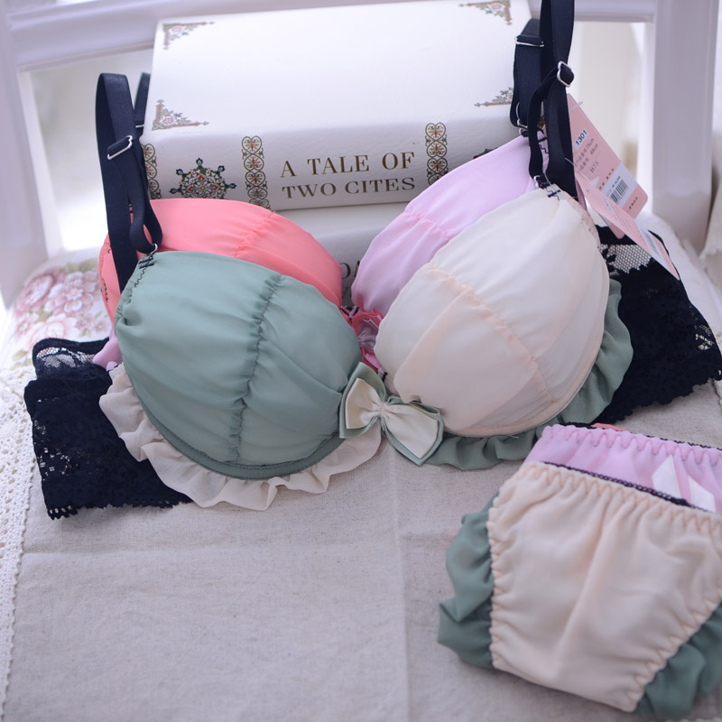 free shipping Sweet 2 givlie color block decoration romantic 3 breasted ruffle elegant underwear bra set 2