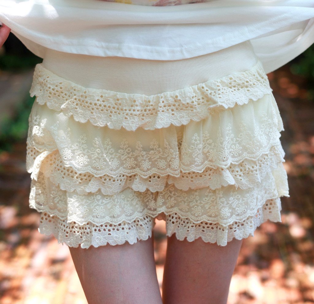 Free shipping, Sweet cloth lace decoration layers of cake shorts elastic waist lace shorts 2