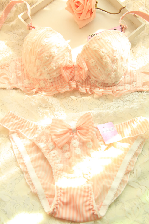 Free shipping! Underwear 3 breasted bow lace small flower bra set push up bra