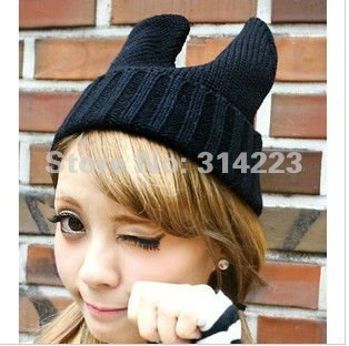Free shipping Wholesale 2012 Lovely horn cap Fashion winter/Autumn Knitted cap MM001