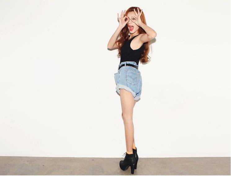 Hot pants Europe and the United States to restore ancient ways high waist jeans crimping loose shorts