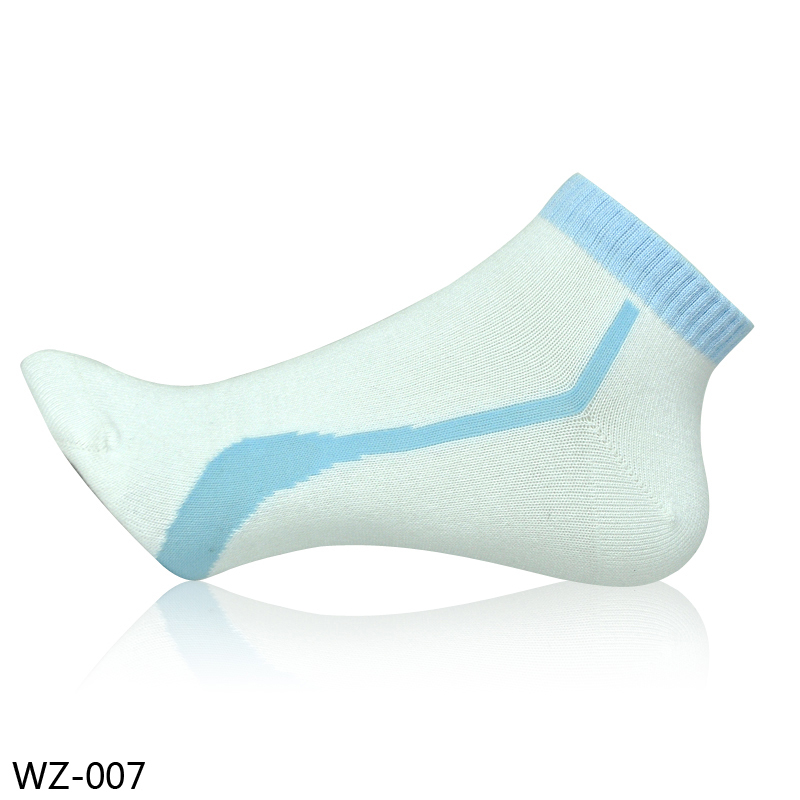 [J.T.]Watch! Free shipping Bamboo fibre female invisible  anti-odor socks