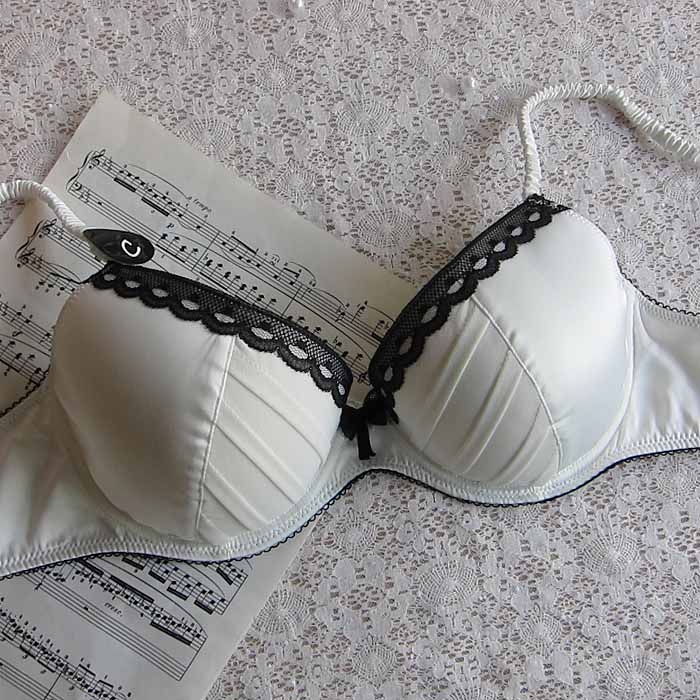 J2 satin noble lace thin sponge bra 80c
