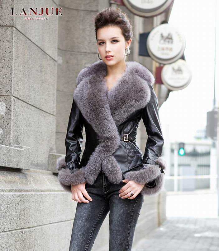 KomooVogue Women's Genuine Sheepskin Leather Jacket/Coat with Silver Fox Collar Trim