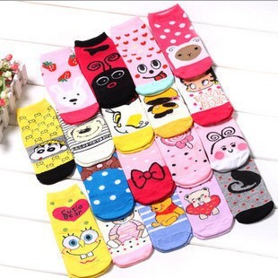 Korean cartoon four socks wholesale 50 color pattern color random delivery