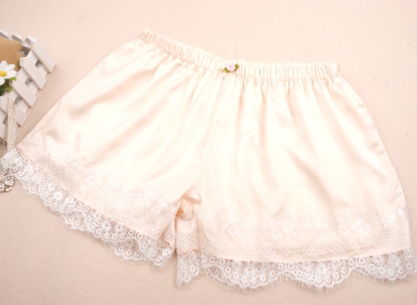 Language exquisite eyelash lace satin basic shorts small trousers 1143