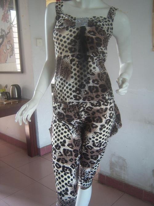 Leopard Dot Graphictee  Women Jumpsuits elastic Size XL Polyester100% Color White Camel