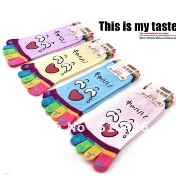Lovely cotton socks couples socks cartoon finger expression socks (crying face)