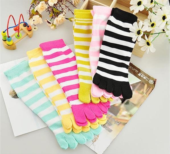 Min Order $20 (mixed order) Retail Fashion Colorful Stripe Five Toes Socks For Ladies (ZM-9596)