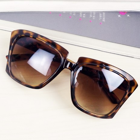 Min.order is $10 (mix order).South Korean fashion metal LOGO sunglasses(Leopard grain). # F1-1