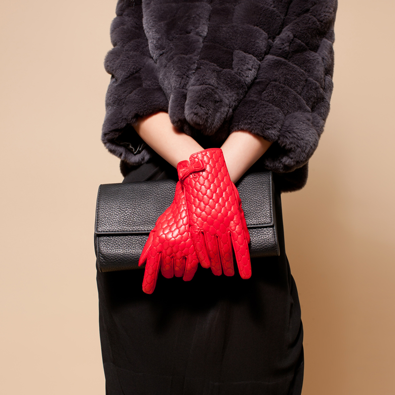 Motoul 2013 autumn new arrival women's genuine leather gloves with flowers short gloves psb487