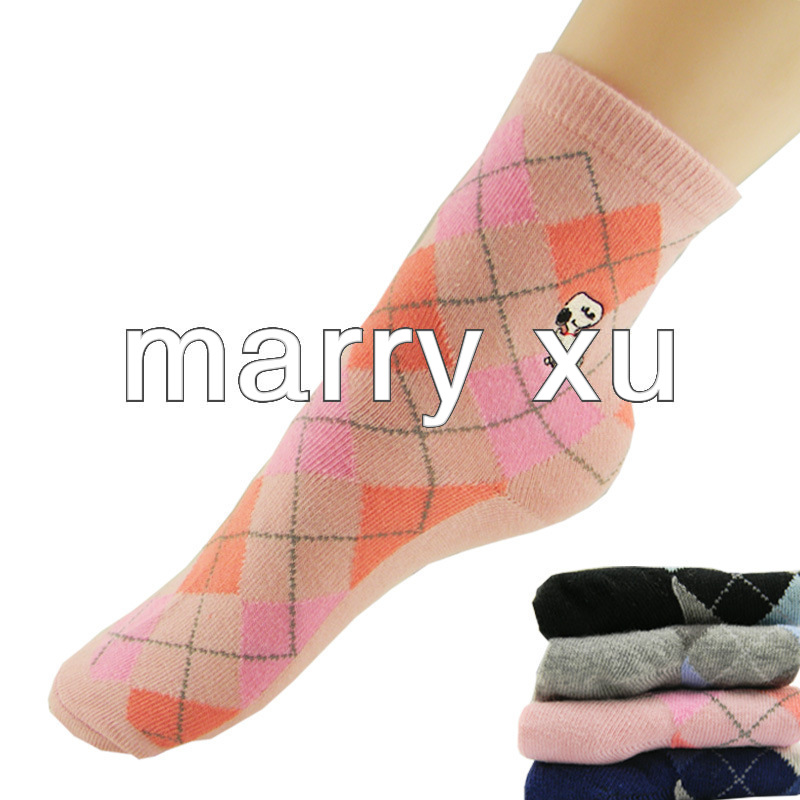 Ms. supply foreign trade cotton socks SNOOPY diamond lattice embroidery socks wholesale