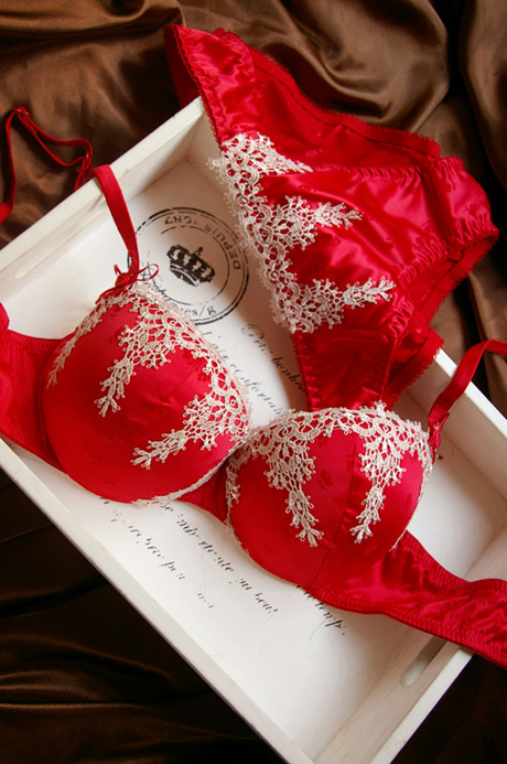 New arrival luxurious water soluble embroidery satin thin thick bra underwear set