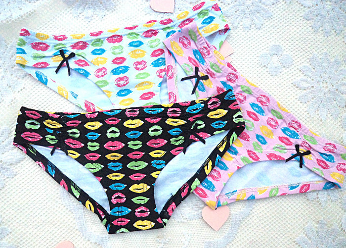 New design sexy 100% cotton lovely men's underwear lovely kiss printing women's sexy panties M L VS-0001