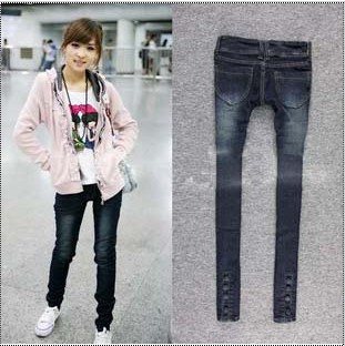 New fashion jeans  womanWearing a very beautiful yo