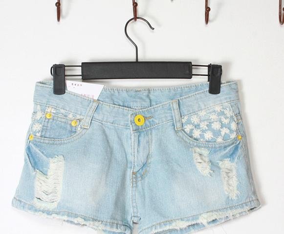 New han edition thin bull-puncher knickers lady hole hot pants shorts jeans tide light color