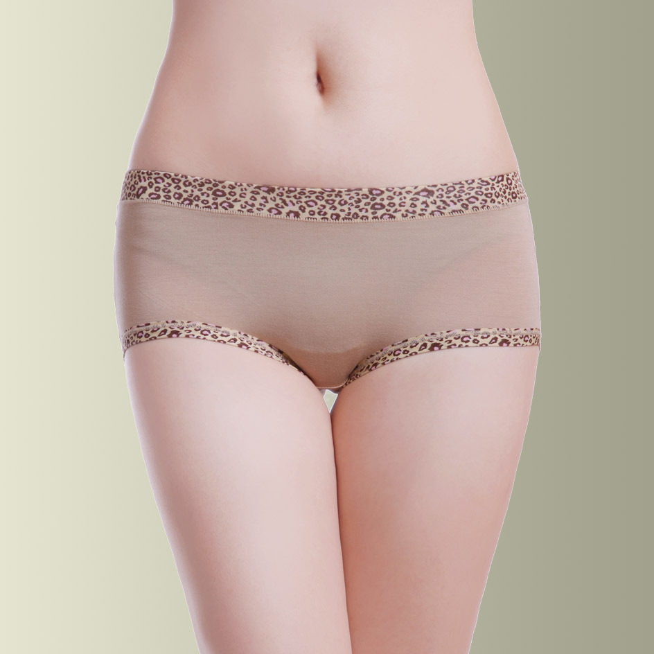 new lady Classic solid color leopard print interspersion breathable antibiotic mid waist trigonometric panty