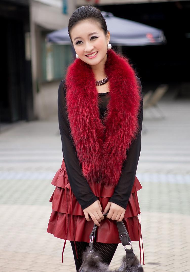 New women ladies fashion and generous temperament noble raccoon fur collar fashion vests sheep fur vest leather skirt