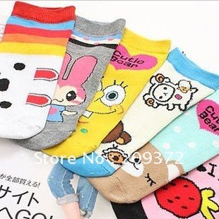 On one single straight short cartoon socks    074