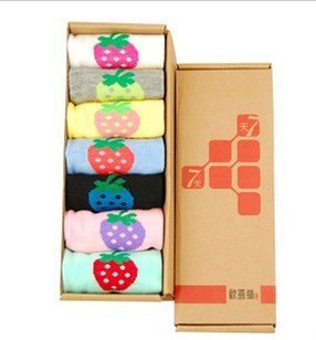 Packed in system 7 pairs of socks strawberry socks cute women socks Christmas gift socks socks female week