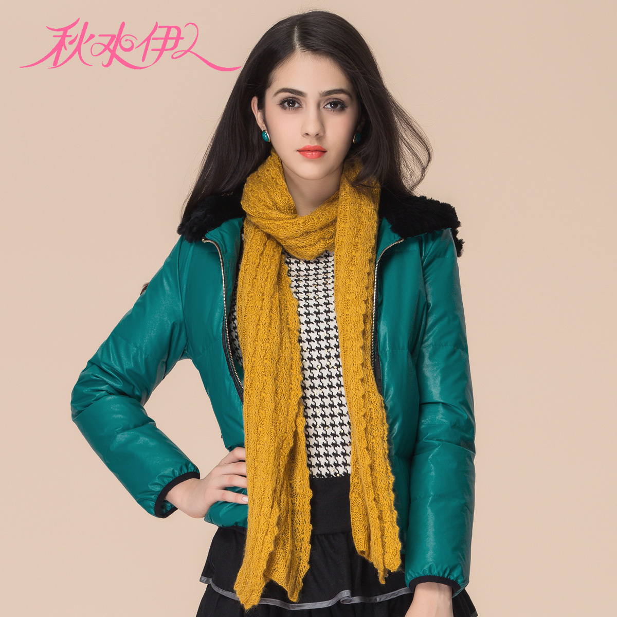 QIUSHUIYIREN 2012 winter with a hood wool casual short design thermal white duck down coat female